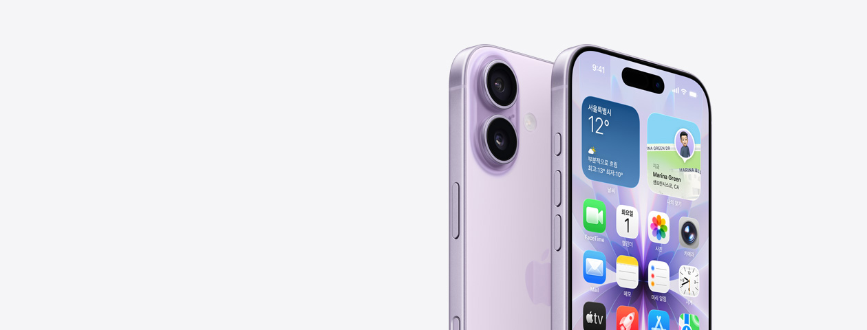 라벤더 마감 iPhone 17의 홈 화면 일부가 보이는 앞면 그리고 동작 버튼과 음량 버튼이 보이는 옆면. 왼쪽 상단의 듀얼 Fusion 카메라 시스템과 카메라 컨트롤 버튼이 보이는 뒷면