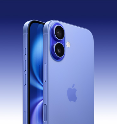 iPhone 16 بلون أزرق عمق البحر، عرض جزئي للشاشة، وتعرض زاوية جانبية زر الإجراءات وزرّي مستوى الصوت والزر الجانبي. الجزء الخلفي الخارجي يعرض نظام الكاميرا المزدوجة المتطور في الزاوية العلوية اليسرى.