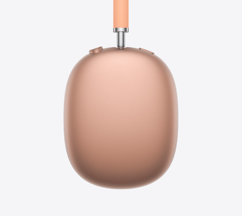 سماعات الرأس AirPods Max 2، الجهة الخارجية الجانبية، لون برتقالي، تفاصيل الذراع القابلة للتعديل، بطانة الأذنين، التاج الرقمي وزر التحكم في الضوضاء