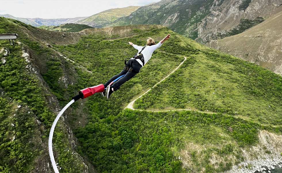 AJ Hackett Bungy New Zealand usa el iPhone para sacar fotos espectaculares en cinco locaciones majestuosas de Nueva Zelanda y compartirlas con sus clientes.