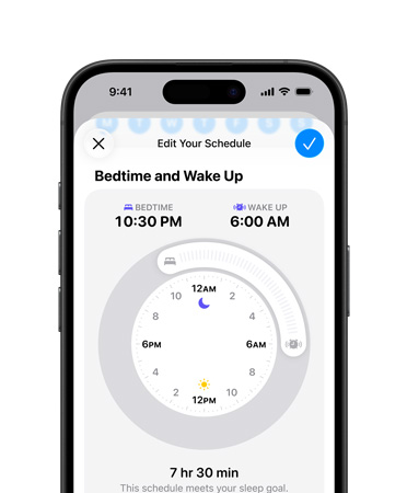 iPhone, aplikacja Zdrowie otwarta na harmonogram snu, godzina pójścia spać ustawiona na 22:30, budzenie ustawione na 6:00, radialna tarcza czasu na środkowym ekranie, cel snu 7 godz. 30 min osiągnięty Osoba sprawdza szczegóły swojego możliwego ostrzeżenia o bezdechu sennym na iPhonie