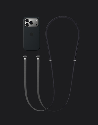 Tył iPhone’a 17 Pro w kolorze srebrnym w czarnym silikonowym etui z MagSafe i przymocowanym paskiem na ramię
