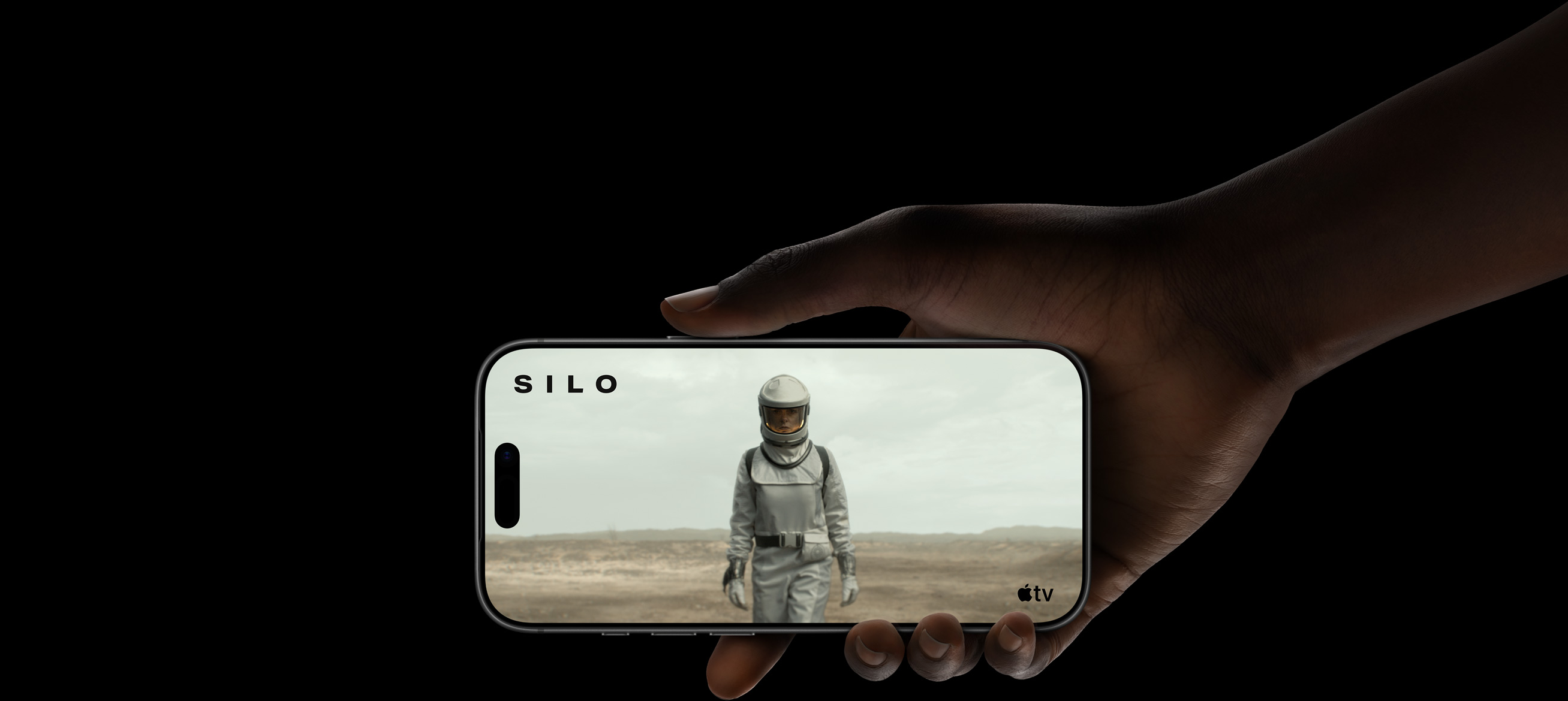 Odcinek serialu „Silos” na Apple TV+ prezentujący wydłużony czas działania baterii iPhone’a 17 Pro.