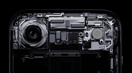 iPhone Air, componentes internos en el módulo elevado, entre ellos la cámara principal Fusion, el flash y el chip
