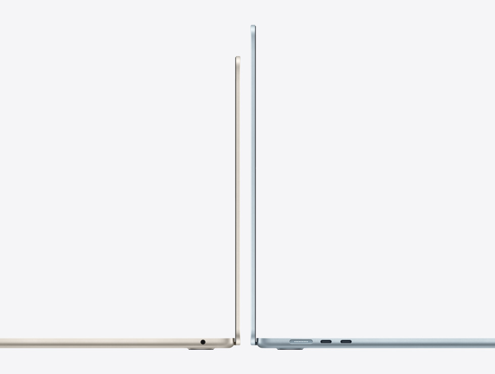 Dos laptops MacBook Air de 13 y 15 pulgadas con la parte posterior una contra otra para mostrar la diferencia de tamaño