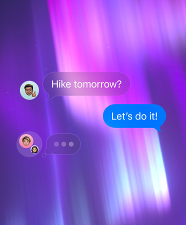 En gruppchatt i appen Meddelanden mot en abstrakt bakgrund i rosa, lila och blått